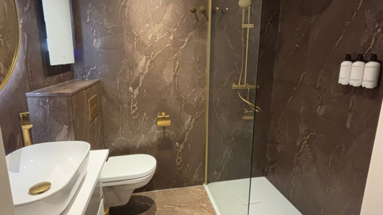 hotel chique badkamer